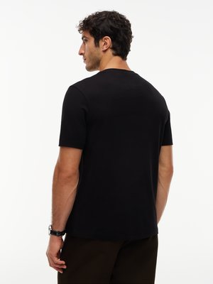 T-Shirt aus einem Baumwolljersey mit Logo-Stickerei, Regular Fit