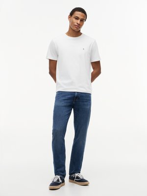 T-Shirt aus einem Baumwolljersey mit Logo-Stickerei, Regular Fit