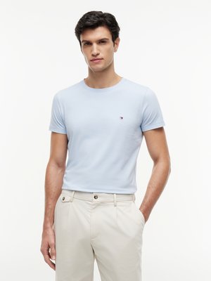 Stretch-T-Shirt mit kleiner Logo-Stickerei, Slim Fit