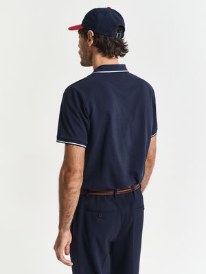 Piqué-Poloshirt aus Baumwolle mit Kontraststreifen, Regular Fit