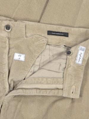 Cord-Chino mit Bundfalte, Amalfi, Relaxed Fit