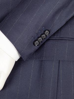 Anzug aus Schurwolle in Flanell-Qualität, Nadelstreifen