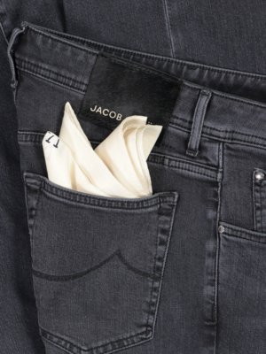Jeans J622 in dezenter Used-Optik 