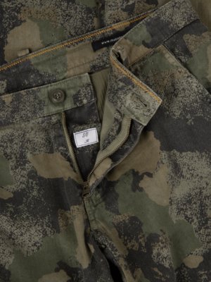 Chino-mit-Camouflage-Muster