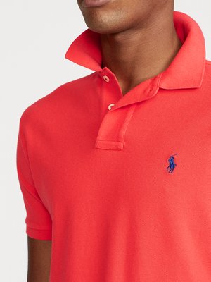 Poloshirt-in-Piqué-Qualität,-Custom-Slim-Fit