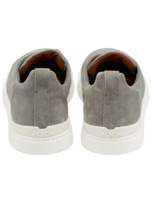 Sneakers aus Veloursleder mit elastischer Schnürung