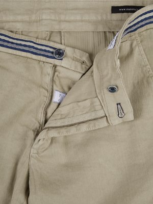 Bermudashorts aus einem Leinen-Mix, Slim Fit