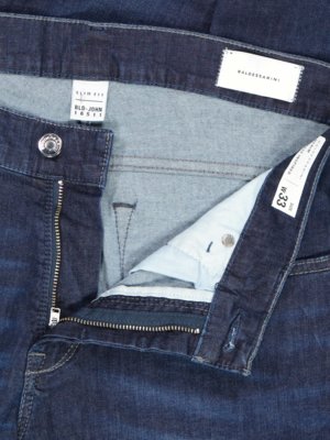 Jeans-John,-dezente-Waschung,-Slim-Fit