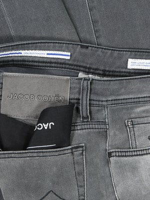 Jeans Bard (J688), dezente Waschung, schmal geschnitten