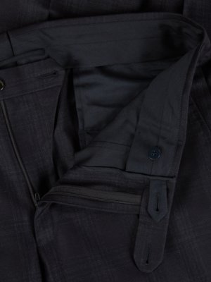 Anzug-aus-leichtem-Flanell-mit-Tartan-Muster