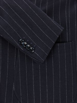 Anzug in Woll-Jersey-Qualität mit Nadelstreifen