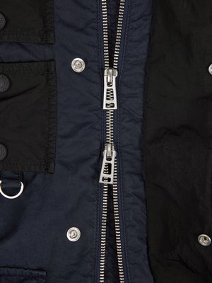 Fieldjacket mit abtrennbarer Kapuze und Logo-Patch