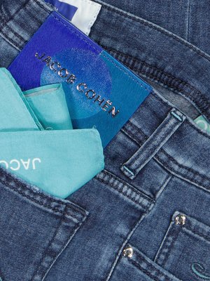 Softe Jeans mit Stretchanteil und Grafik-Labelpatch, Slim Fit
