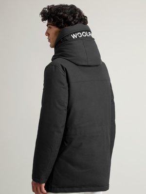 Daunenparka mit Twill ähnlicher Haptik