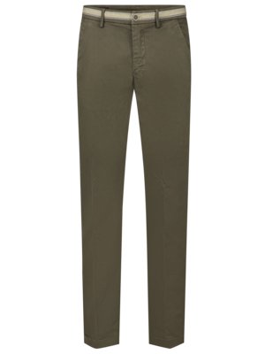 Softe Chino in Twill-Qualität mit Kontrastbund