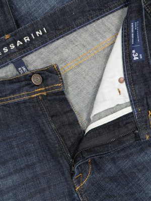 Raw Jeans mit dezenter Waschung, Regular Fit